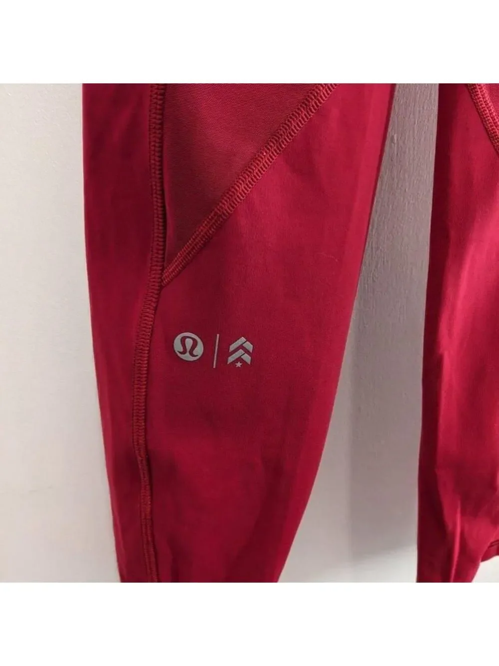 Lululemon X Barrys | Stronger as One Tight 25" in Ruby Red - Picture 8 of 15